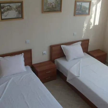Hotel Versai *
